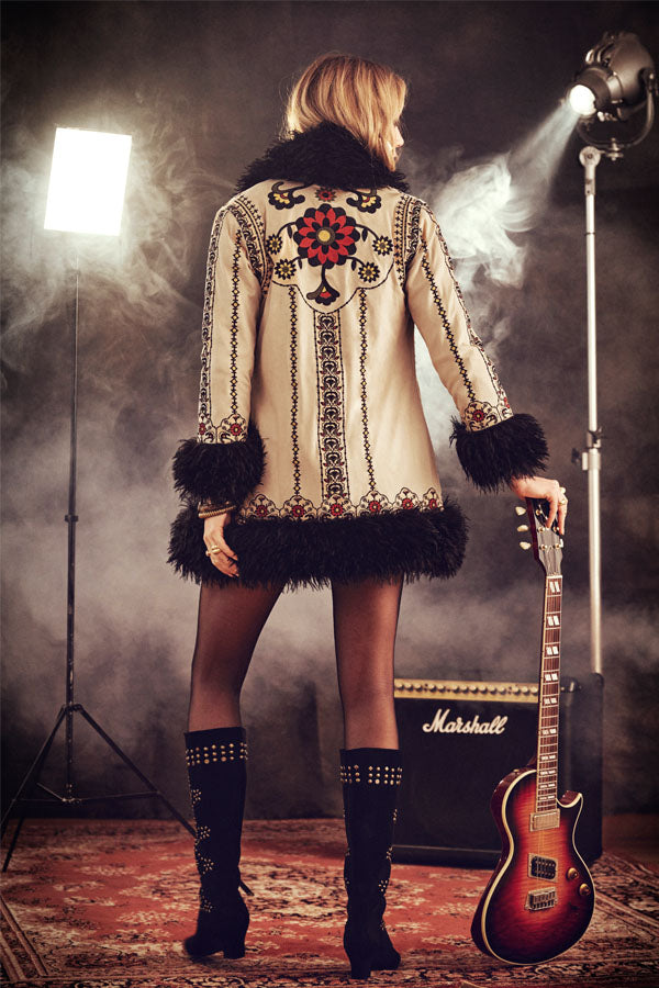 _0001_Paint it Black.jpg__PID:04d86f4a-d904-43fa-b089-8ecf72a95b49