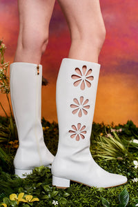Walk On By White Daisy GoGo Boots
